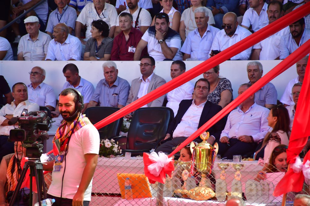 Çardak Yağlı Güreşlerinde yok artık dedirten ayıp