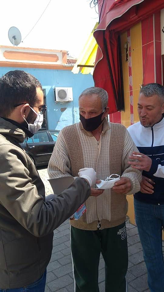 SÜREN ÜCRETSİZ MASKE DAĞITTI