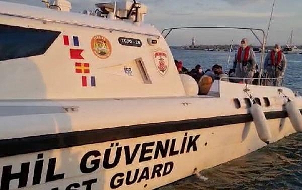 Ayvacık açıklarında yelkenli teknede 37 kaçak göçmen ile 2 organizatör yakalandı