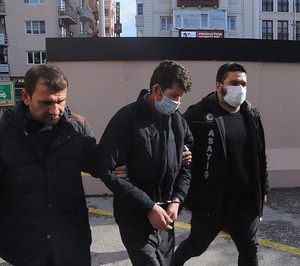 Küçük kızı, FETÖ tehdidiyle kandırıp, 300 bin liralık altını çaldı