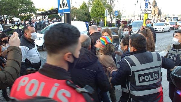 Çanakkale'de, Boğaziçi Üniversitesi'ndeki olaylara ilişkin gösteri yapan 9 kişi gözaltına alındı