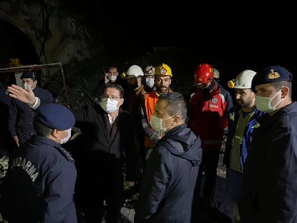 Çanakkale Valisi Aktaş, göçük altında kalan işçi hakkında bilgi aldı