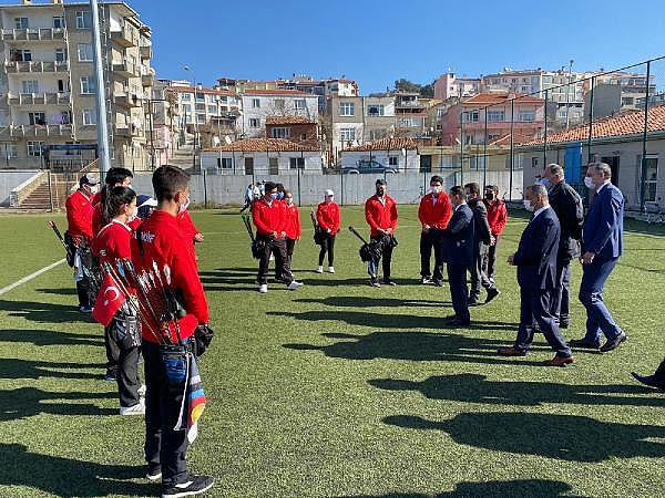 Çanakkale Valisi Aktaş, Okçuluk Milli Takımı kampını ziyaret etti 
