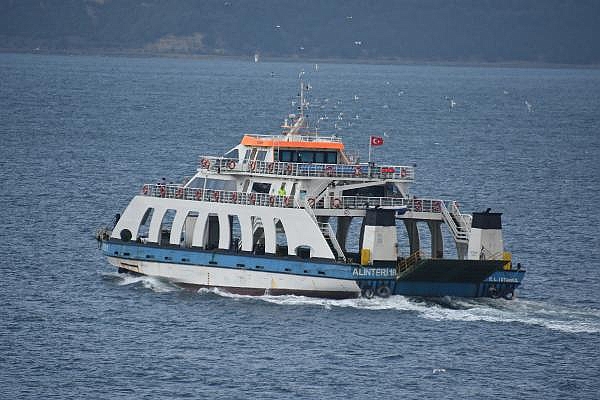 Gökçeada ve Bozcaada'ya yarınki feribot seferlerine fırtına engeli