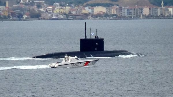 2021/09/rus-denizaltisi-canakkale-bogazindan-gecti-604bf5b33ce1-1.jpg