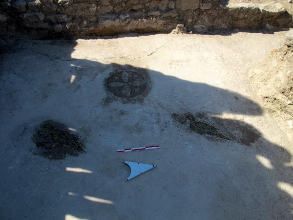 2021/10/troya-oren-yerinde-helenistik-ve-roma-donemine-ait-mozaik-bulundu-bf480b435bf4-10.jpg