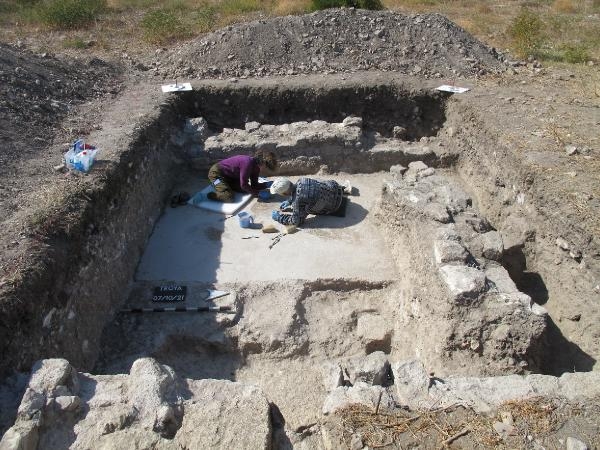2021/10/troya-oren-yerinde-helenistik-ve-roma-donemine-ait-mozaik-bulundu-bf480b435bf4-4.jpg