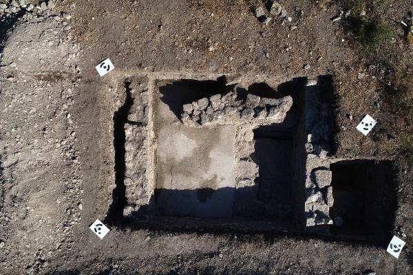 2021/10/troya-oren-yerinde-helenistik-ve-roma-donemine-ait-mozaik-bulundu-bf480b435bf4-7.jpg