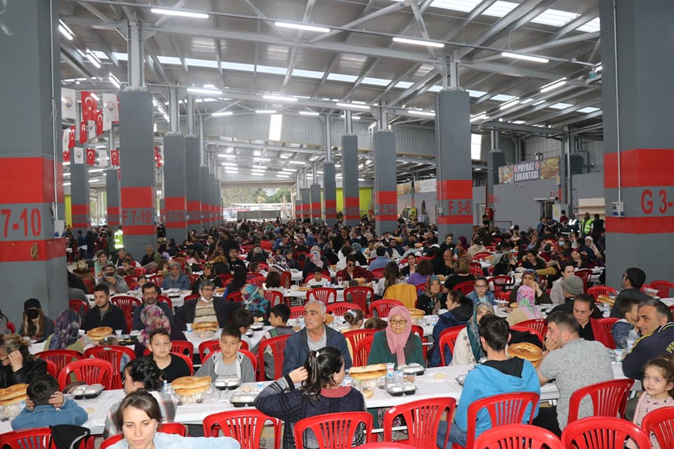 EZİNE’DE BELEDİYE İFTARMIZDA HEMŞEHRİLERİMİZLE BULUŞTUK