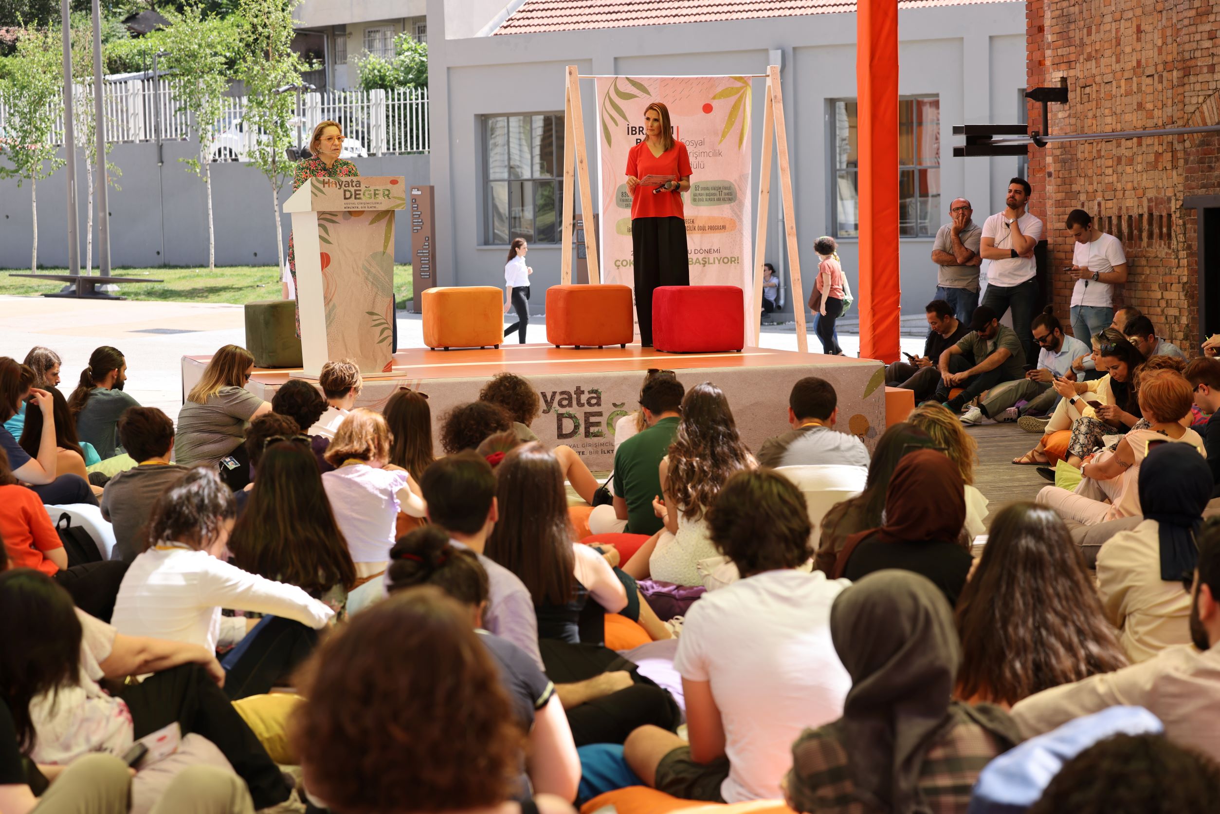 “Sosyal girişimciler sayesinde  dünyanın el birliğiyle daha güzel bir yer haline geleceğine inancım artıyor”