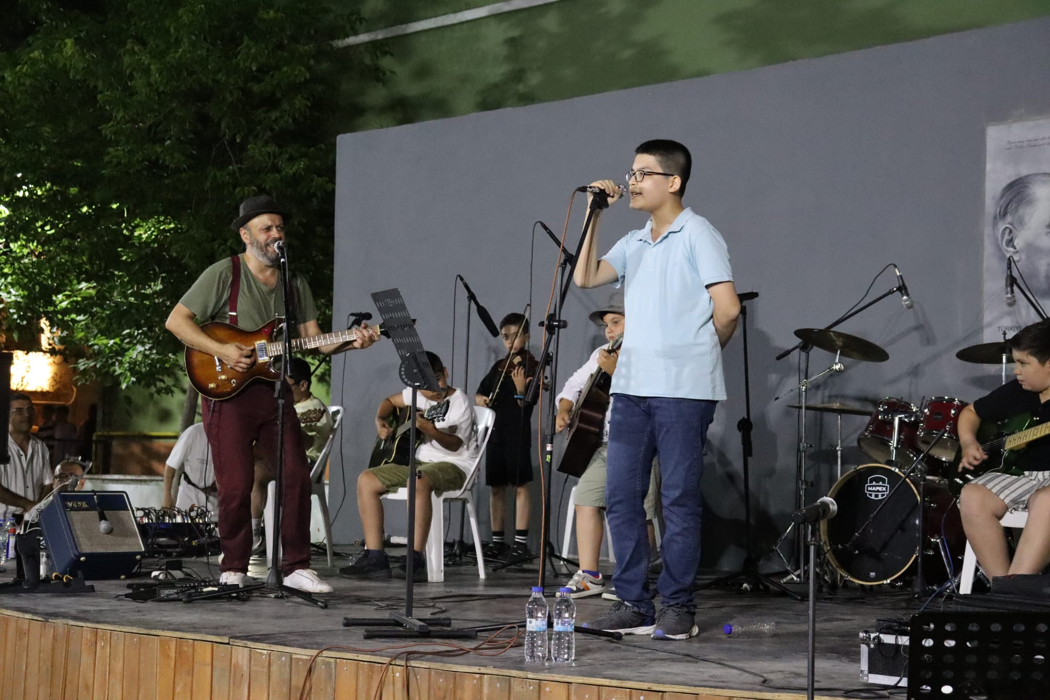 Bayramiç Çocuk Orkestrası’ndan muhteşem konser
