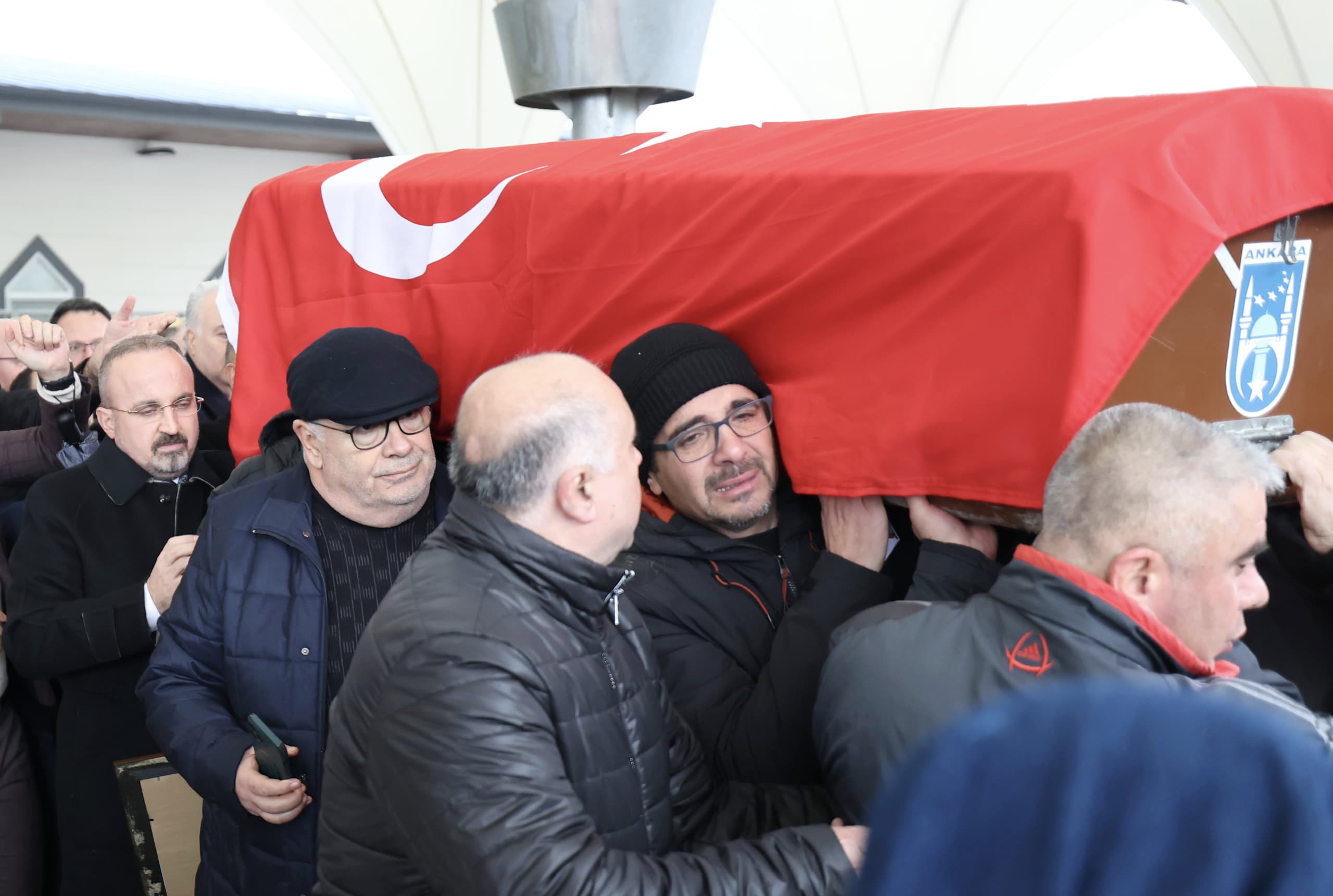 Turan, Kartalkaya yangınında hayatını kaybeden Çanakkaleli Saltık’ın cenazesine katıldı.