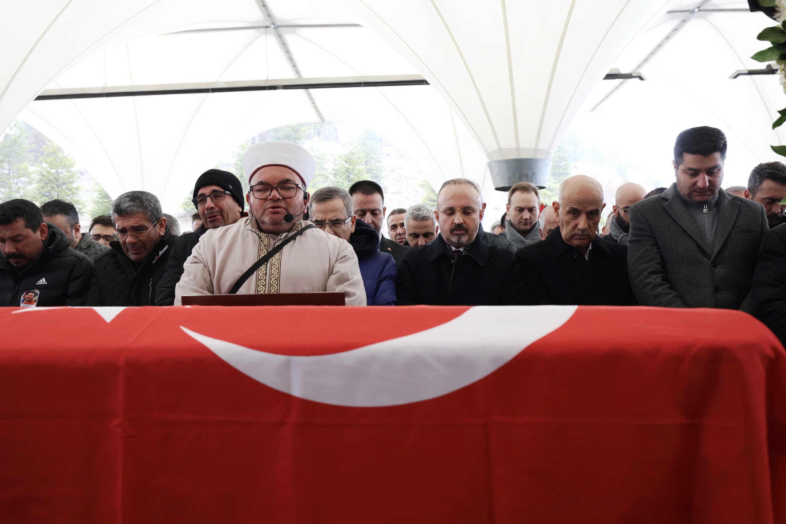Turan, Kartalkaya yangınında hayatını kaybeden Çanakkaleli Saltık’ın cenazesine katıldı.
