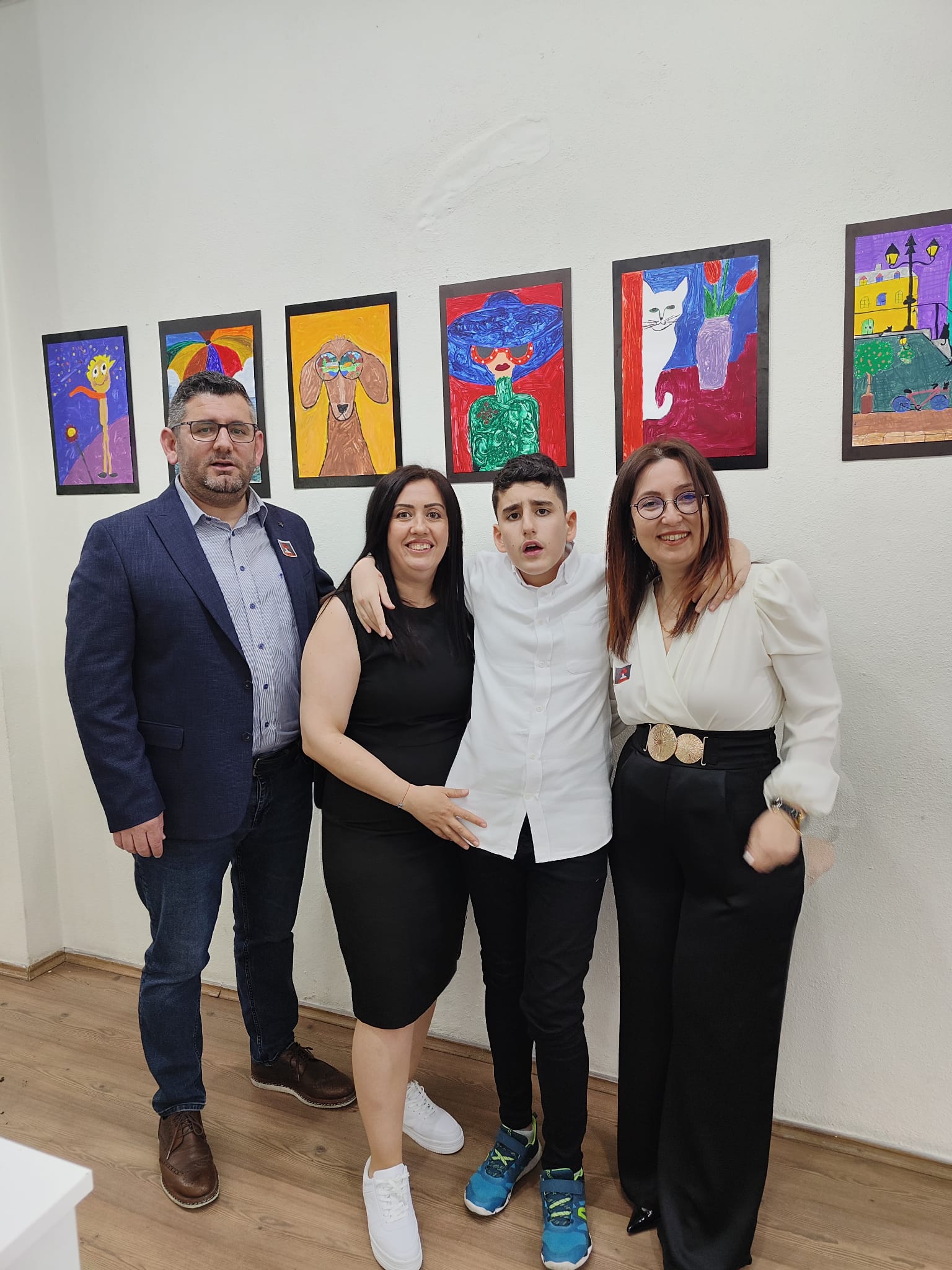 "Otizmin Gözünden Renkler" Sergisi Ziyarete Açıldı