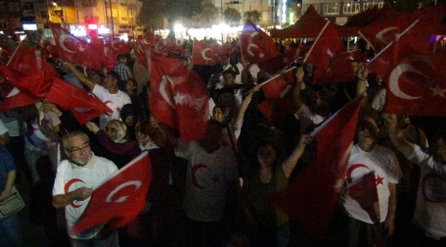Çanakkale’de demokrasi nöbeti sürüyor