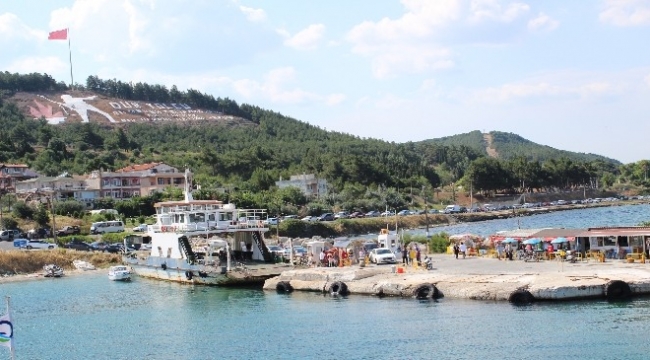Çanakkale'de Feribot Kuyruğu Devam Ediyor