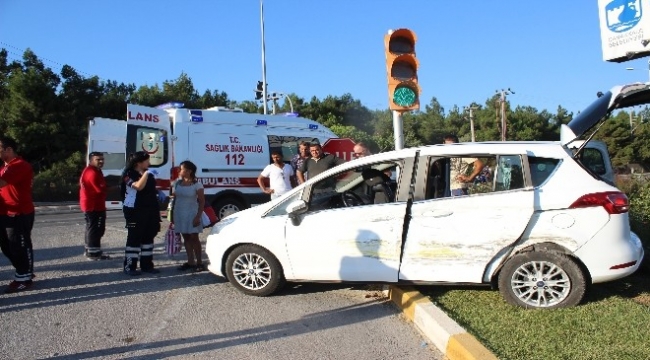 Çanakkale'de Trafik Kazası: 3 Yaralı