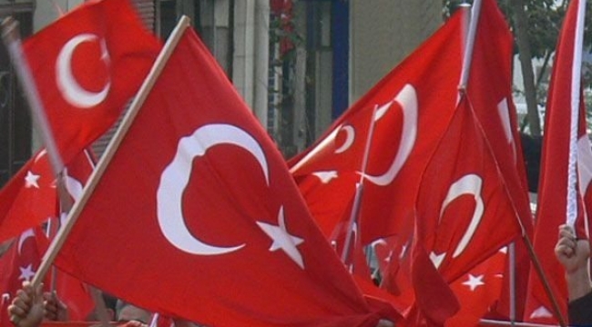 Vali Erkal’den “Bayrak Asın” Çağrısı