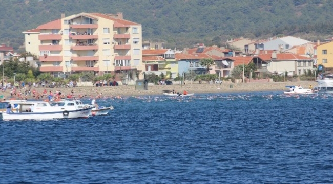 Çanakkale Boğazı’nı yüzerek geçtiler
