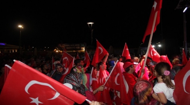 Çanakkale’de Demokrasi Nöbeti Devam Ediyor