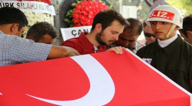 Dün Oğlu Doğan Şehit Bugün Toprağa Verildi