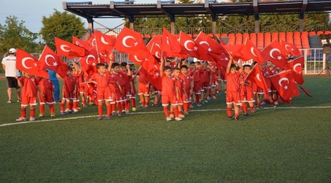 Lapsekispor yaz futbol okulu sona erdi