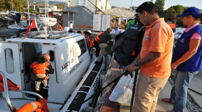 Çanakkale'de 25 kişilik bota 65 kişi bindi