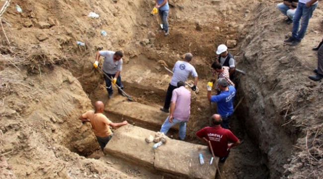 Çanakkale'de Bulunan  lahit'in içinden neler çıktı?