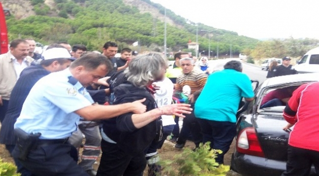 Çanakkale’de tur otobüsüyle otomobil çarpıştı: 3 yaralı
