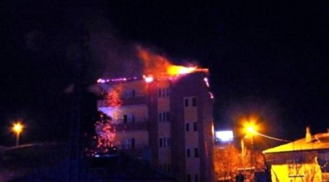 Çanakkale’de,Öğrencilerin kaldığı apartmanda çıkan yangın paniğe neden oldu