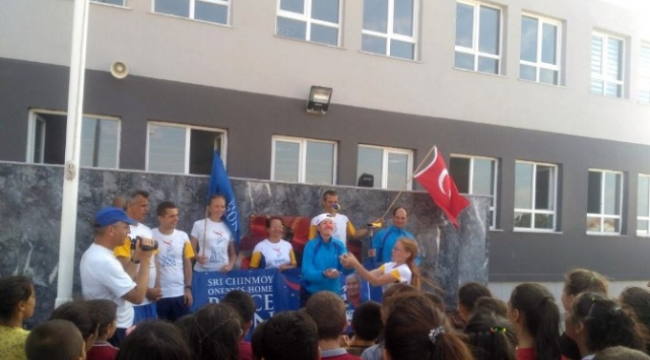 Dünya Barış Koşusu Gönüllüleri, Türkmenli Ortaokulunda