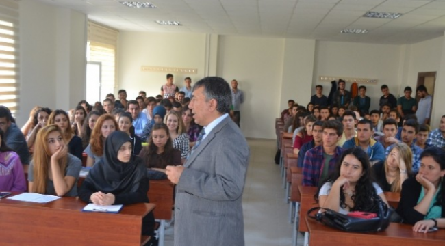 Gelibolu Myo'da Öğrencilere Oryantasyon Eğitimi