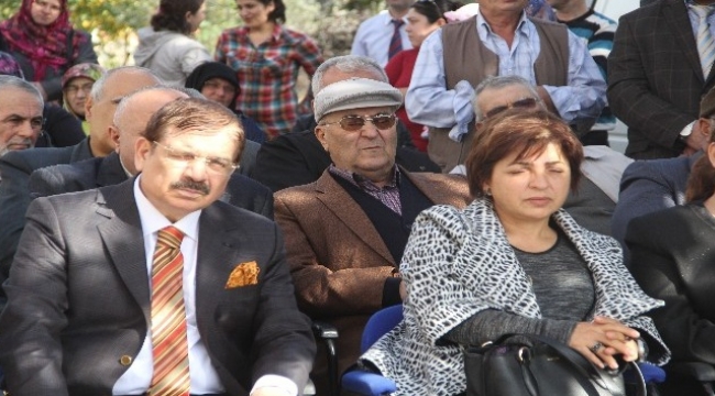 Hayırsever vatandaş 5 katlı binayı Müftülüğe bağışladı