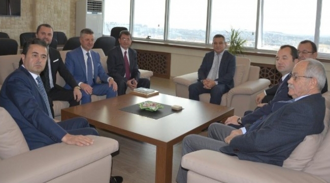 Doğanlar Holding Yönetim Kurulundan, ÇOMÜ Rektörü Yücel Acer’e Ziyaret