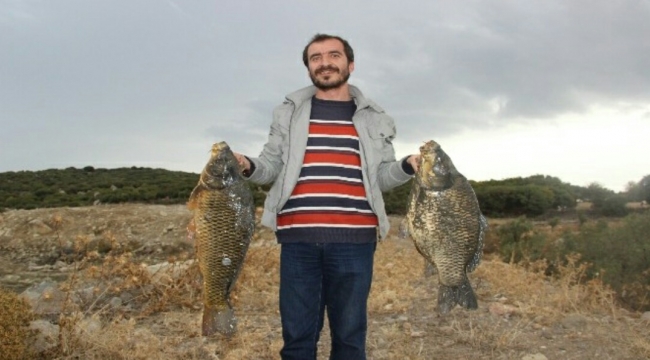 Elleriyle 15 Kiloluk Balık Yakaladı