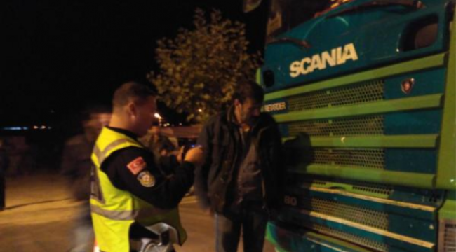 Kamyon Motosiklete Çarptı; Anne ve 3 Yaşındaki Oğlu Yaralandı