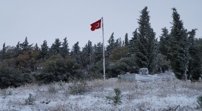 Lapseki’ye yılın ilk karı yağdı