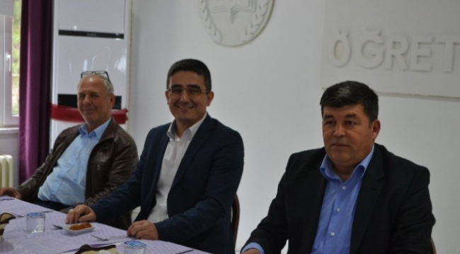 AK Parti Yönetimi Muhtarlarla Buluştu