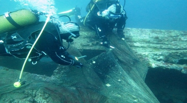 Çanakkale Denizi devasa boyuttaki ağlardan temizleniyor