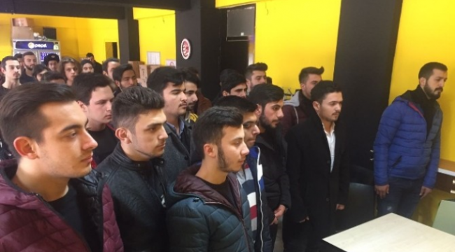 Çomü'de Şehitler İçin Saygı Duruşu