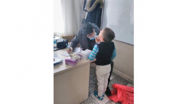 Öğrencilere diş florürlü vernik uygulaması