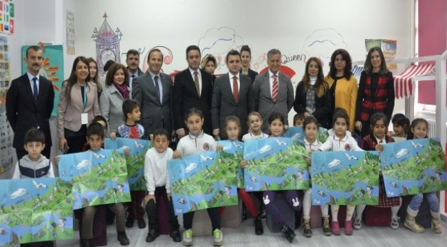 Öğrencilere tarihi alan çocuk haritası dağıtıldı