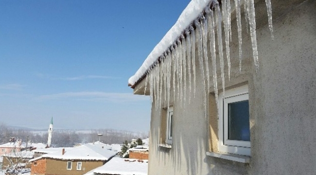 Buz sarkıtları 1 metreye ulaştı