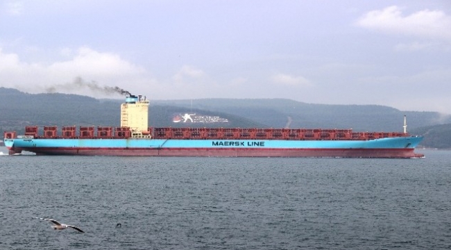 Dev gemi boğazı kapattı