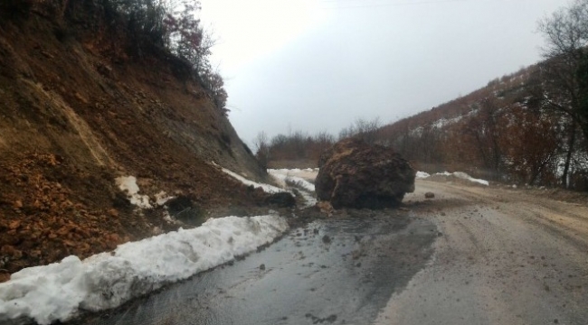 Dev kayalar yola düştü