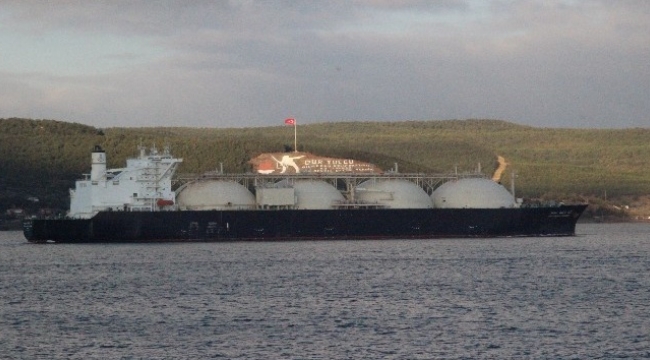 Dev tanker boğazı kapattı