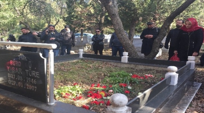 Türe ve Narler mezarları başında anıldı