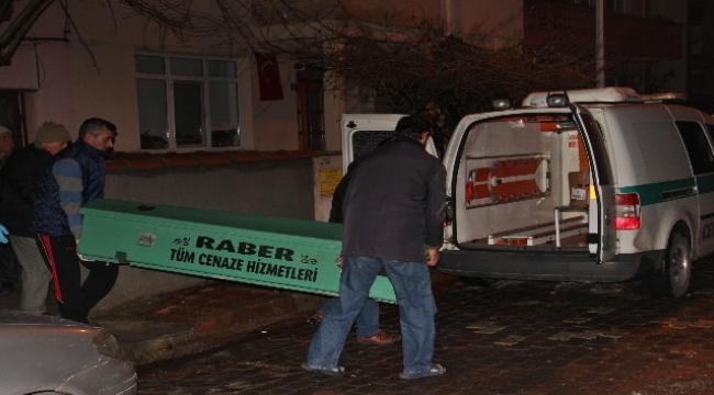 Yalnız yaşayan vatandaş evinde ölü bulundu