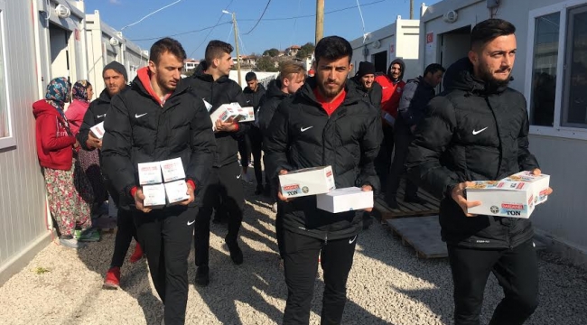 ÇANAKKALE DARDANELSPOR DEPREM BÖLGESİNİ ZİYARET ETTİ