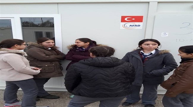 Deprem Bölgesinde Ders Zili Çaldı